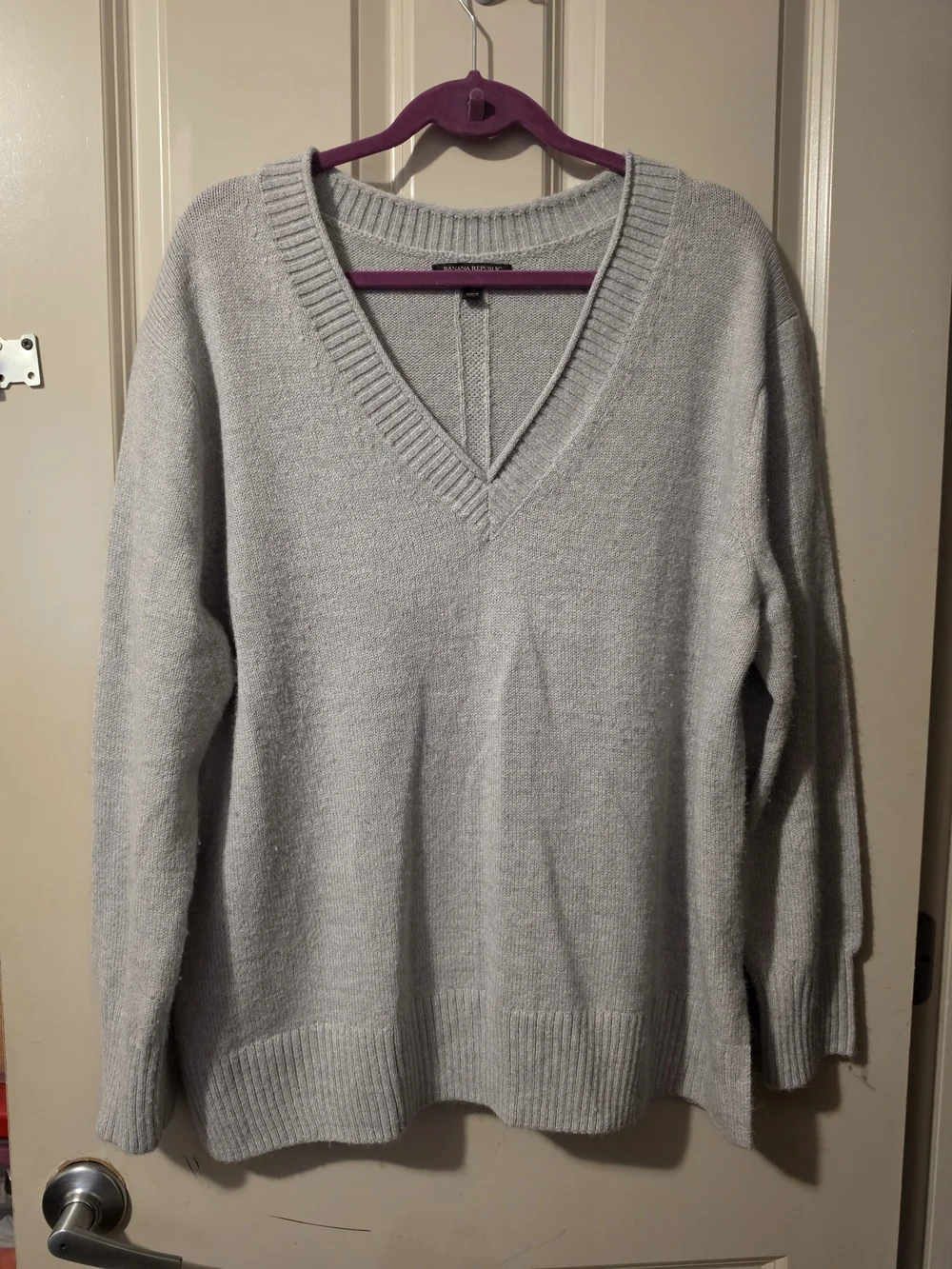Banana Republic Light Gray V-Neck Sweater XL